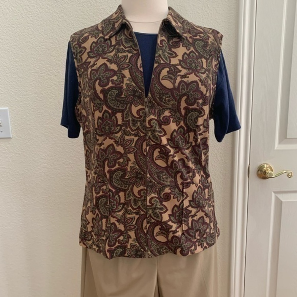 Paisley meets floral vest. XL full front zip vest.